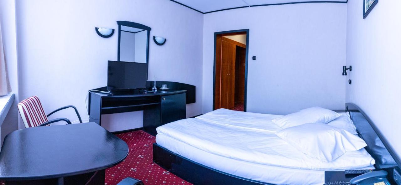 Hotel Aurora Satu Mare Zewnętrze zdjęcie